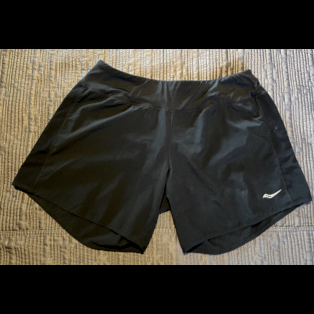 Saucony Size L Women’s Running shorts